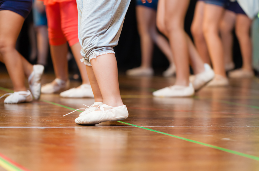 Що подарувати вчителю танців на день народження